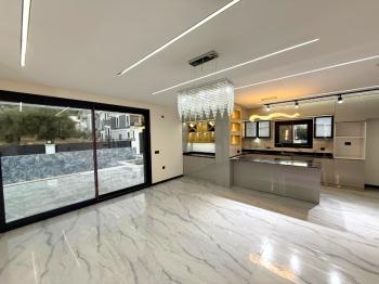 Didim Akbükde Satılık 4+1 Tam Müstakil Villa
