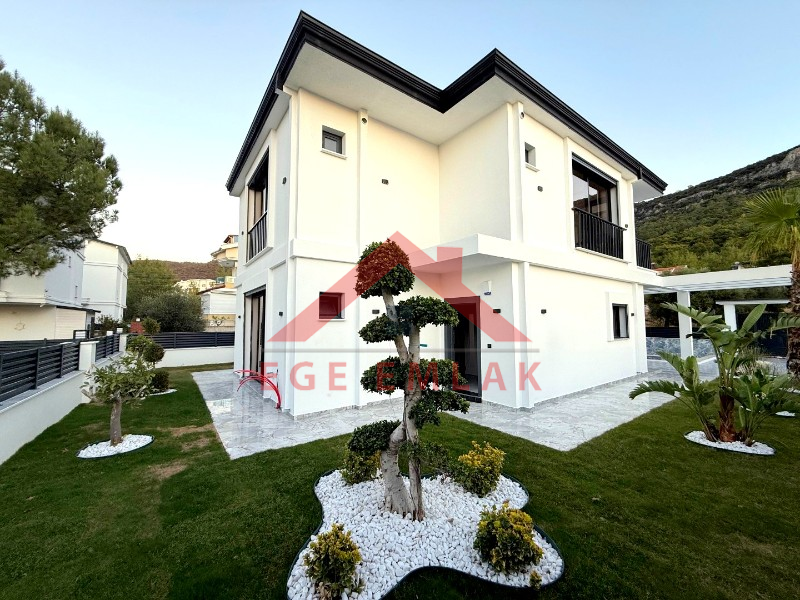 Didim Akbükde Satılık 4+1 Tam Müstakil Villa
