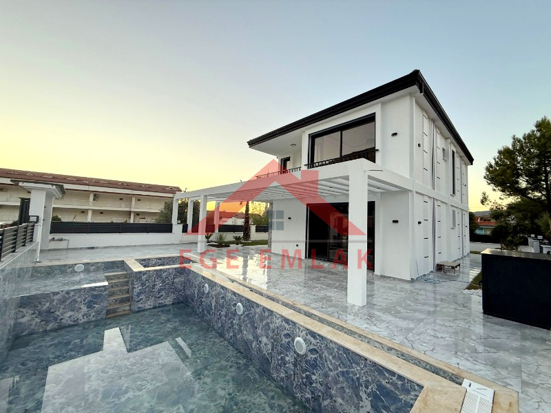 Didim Akbükde Satılık 4+1 Tam Müstakil Villa