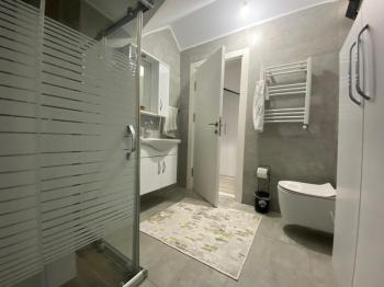 MUDANYA ÖMERBEY MERKEZDE SAHİLE 300 METRE 5 YAŞ BİNADA 186 M2 3+1 DUBLEKS DAİRE