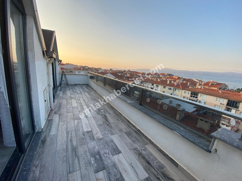 MUDANYA ÖMERBEY MERKEZDE SAHİLE 300 METRE 5 YAŞ BİNADA 186 M2 3+1 DUBLEKS DAİRE