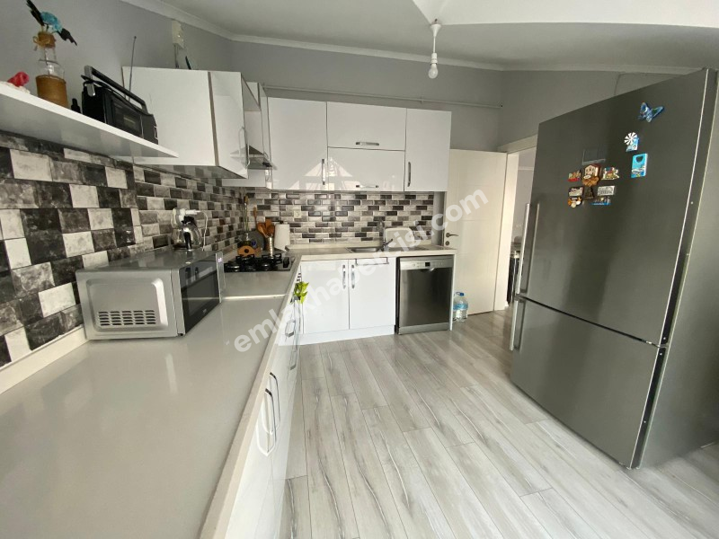 MUDANYA ÖMERBEY MERKEZDE SAHİLE 300 METRE 5 YAŞ BİNADA 186 M2 3+1 DUBLEKS DAİRE