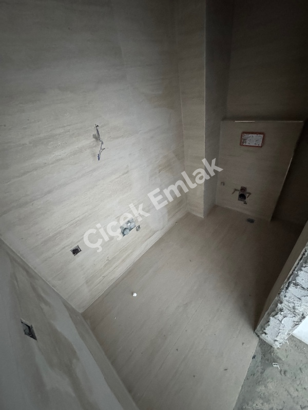 Alibeyköy Cep Otogarı Tramway Durağına Yakın Güvenlikli Site'de 1+1 Arakat Sıfır Satılık Daire