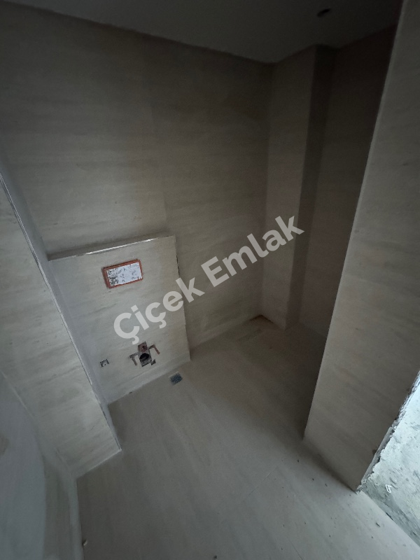 Alibeyköy Cep Otogarı Tramway Durağına Yakın Güvenlikli Site'de 1+1 Arakat Sıfır Satılık Daire