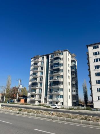 AFYON ÜÇOK EMLAKTAN SÜLÜN BLD YOL ÜZERİ 3+1 LÜX GENİŞ SATILIK DAİRE