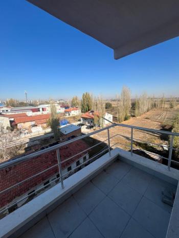 AFYON ÜÇOK EMLAKTAN SÜLÜN BLD YOL ÜZERİ 3+1 LÜX GENİŞ SATILIK DAİRE