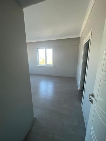 AFYON ÜÇOK EMLAKTAN SÜLÜN BLD YOL ÜZERİ 3+1 LÜX GENİŞ SATILIK DAİRE