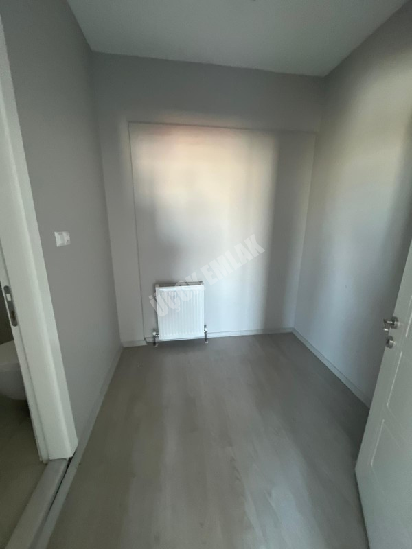 AFYON ÜÇOK EMLAKTAN SÜLÜN BLD YOL ÜZERİ 3+1 LÜX GENİŞ SATILIK DAİRE