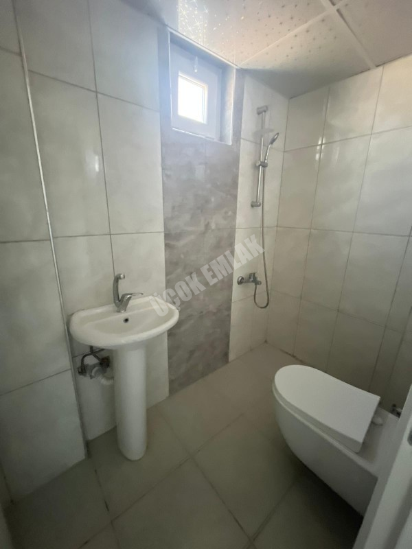 AFYON ÜÇOK EMLAKTAN SÜLÜN BLD YOL ÜZERİ 3+1 LÜX GENİŞ SATILIK DAİRE