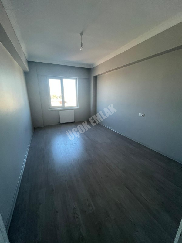AFYON ÜÇOK EMLAKTAN SÜLÜN BLD YOL ÜZERİ 3+1 LÜX GENİŞ SATILIK DAİRE