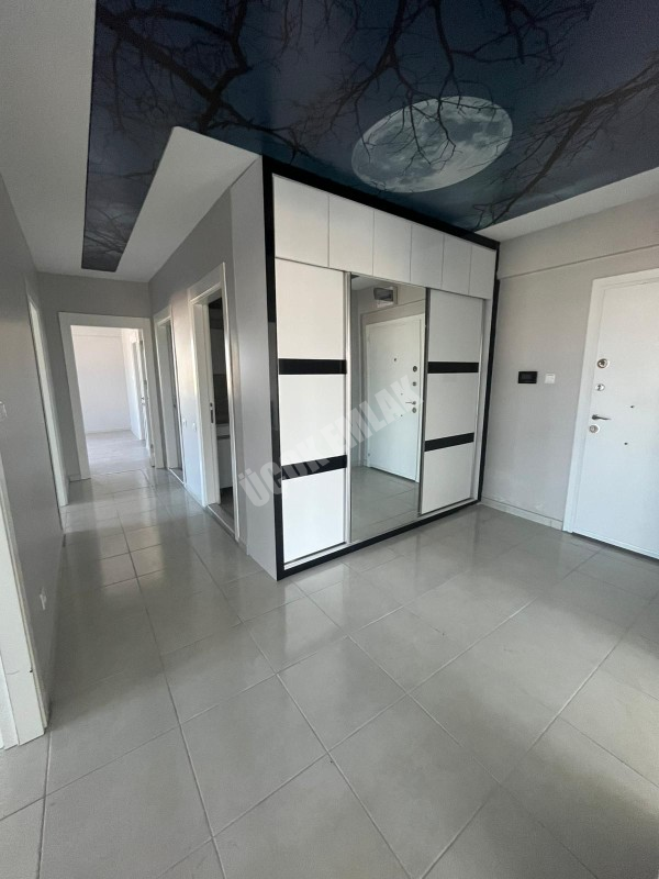 AFYON ÜÇOK EMLAKTAN SÜLÜN BLD YOL ÜZERİ 3+1 LÜX GENİŞ SATILIK DAİRE