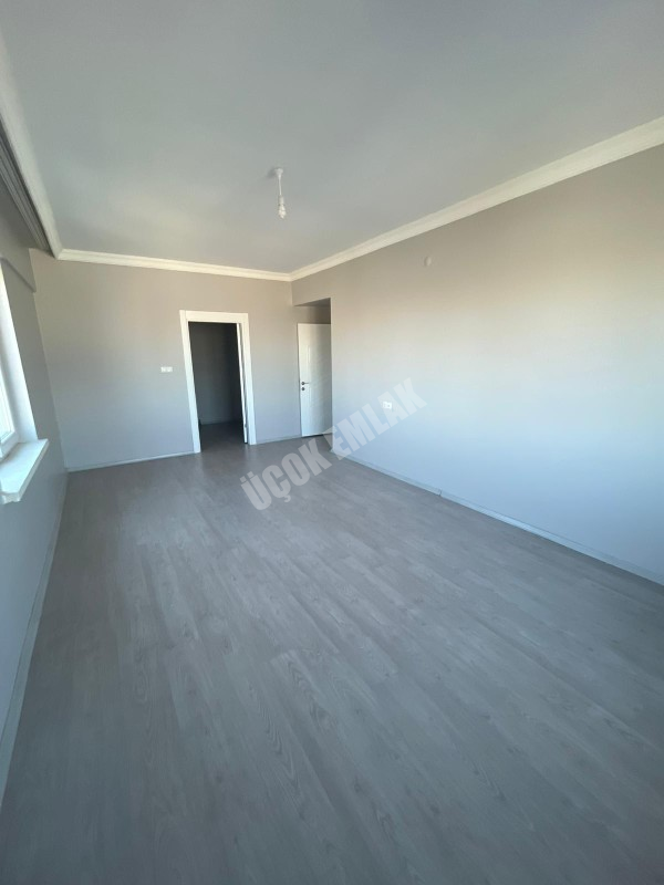 AFYON ÜÇOK EMLAKTAN SÜLÜN BLD YOL ÜZERİ 3+1 LÜX GENİŞ SATILIK DAİRE