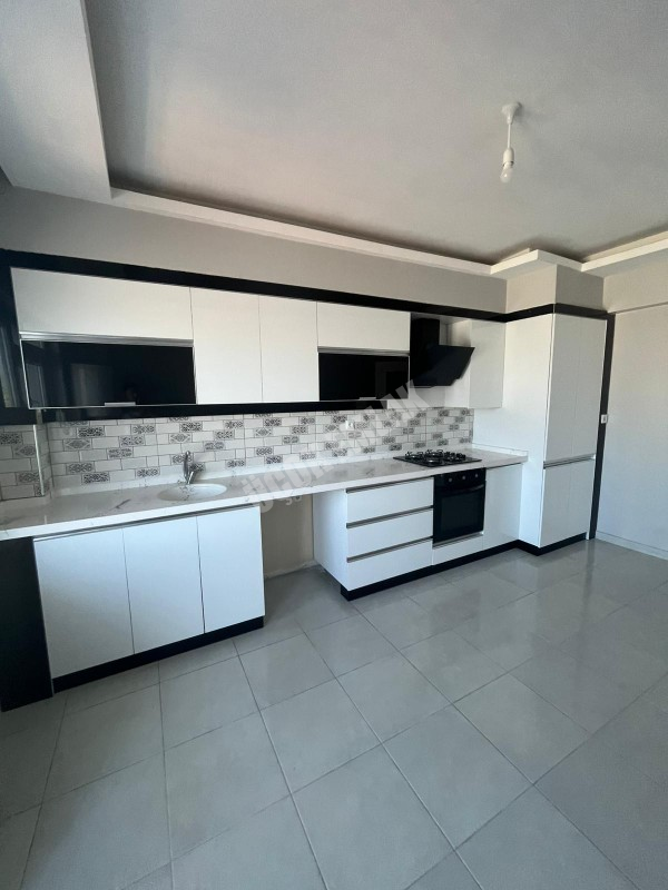AFYON ÜÇOK EMLAKTAN SÜLÜN BLD YOL ÜZERİ 3+1 LÜX GENİŞ SATILIK DAİRE