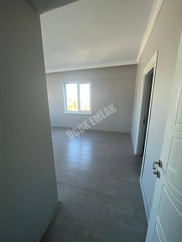 AFYON ÜÇOK EMLAKTAN SÜLÜN BLD YOL ÜZERİ 3+1 LÜX GENİŞ SATILIK DAİRE