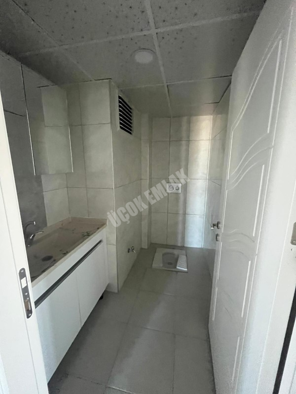 AFYON ÜÇOK EMLAKTAN SÜLÜN BLD YOL ÜZERİ 3+1 LÜX GENİŞ SATILIK DAİRE