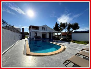 Didim'de 700 M² Arsa İçerisinde Satılık 4+ 1 Villa