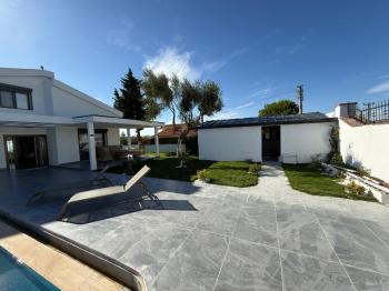 Didim'de 700 M² Arsa İçerisinde Satılık 4+ 1 Villa