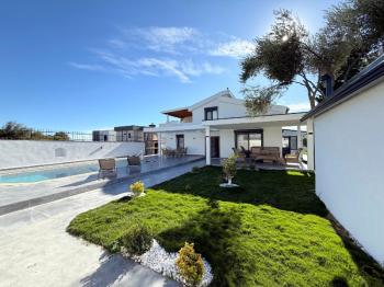 Didim'de 700 M² Arsa İçerisinde Satılık 4+ 1 Villa