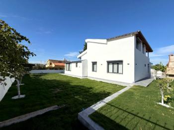 Didim'de 700 M² Arsa İçerisinde Satılık 4+ 1 Villa