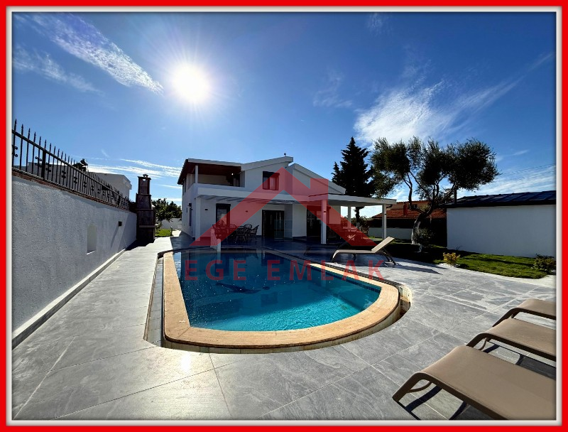 Didim'de 700 M² Arsa İçerisinde Satılık 4+ 1 Villa