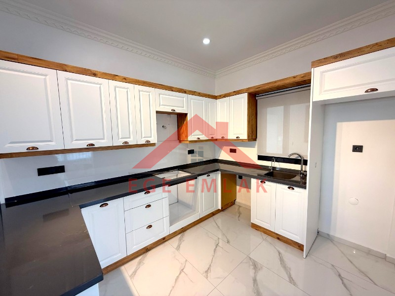 Didim'de 700 M² Arsa İçerisinde Satılık 4+ 1 Villa