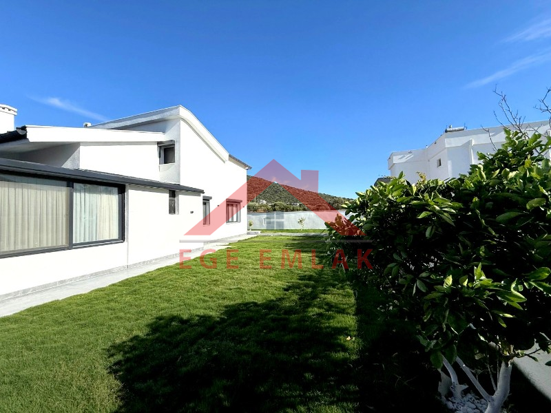 Didim'de 700 M² Arsa İçerisinde Satılık 4+ 1 Villa
