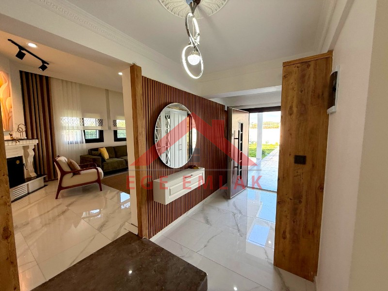 Didim'de 700 M² Arsa İçerisinde Satılık 4+ 1 Villa