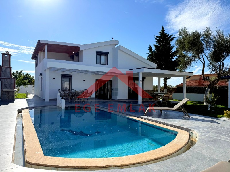 Didim'de 700 M² Arsa İçerisinde Satılık 4+ 1 Villa