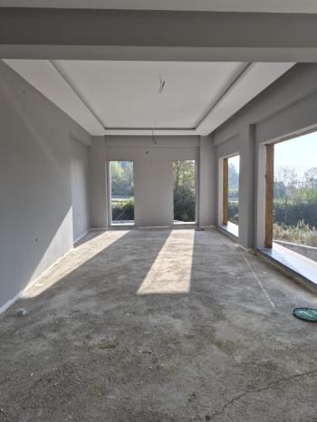 Sakaray ili Serdivanda bulunan muhteşem göl manzaralı villa