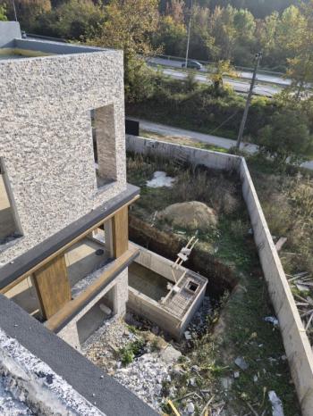 Sakaray ili Serdivanda bulunan muhteşem göl manzaralı villa