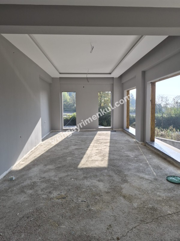 Sakaray ili Serdivanda bulunan muhteşem göl manzaralı villa