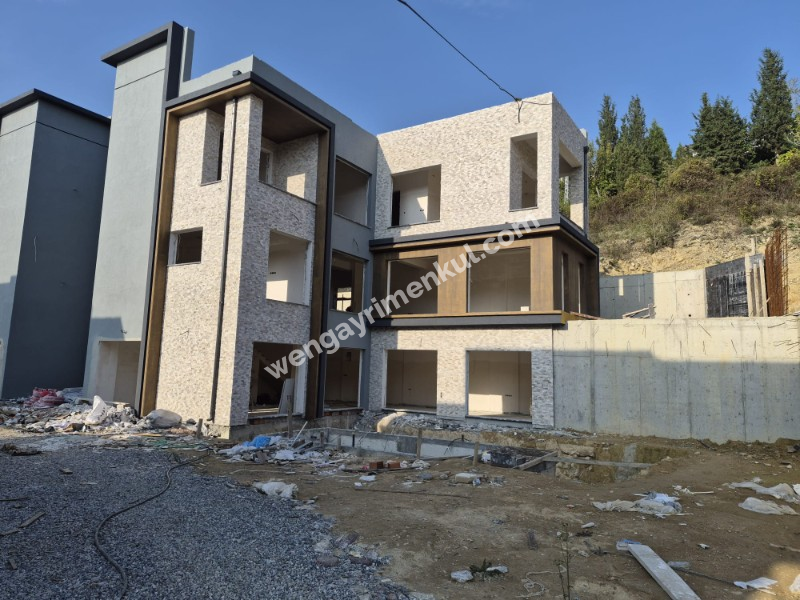 Sakaray ili Serdivanda bulunan muhteşem göl manzaralı villa