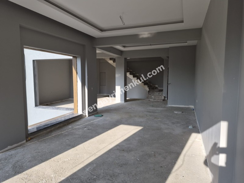 Sakaray ili Serdivanda bulunan muhteşem göl manzaralı villa