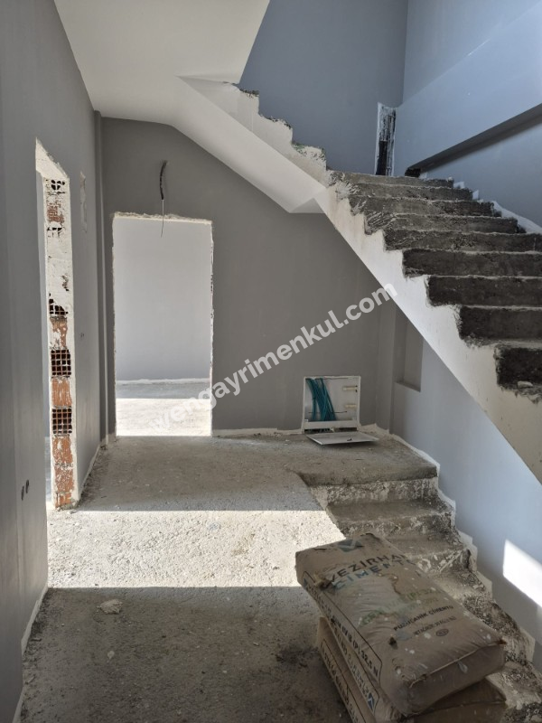 Sakaray ili Serdivanda bulunan muhteşem göl manzaralı villa