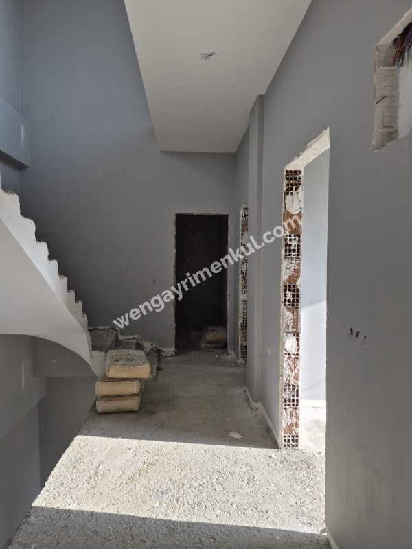 Sakaray ili Serdivanda bulunan muhteşem göl manzaralı villa