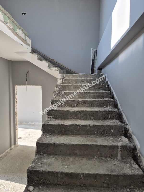 Sakaray ili Serdivanda bulunan muhteşem göl manzaralı villa