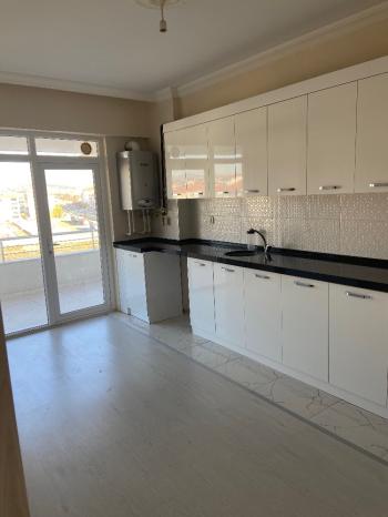 GÜVENAY - ÇORUM BUHARAEVLER OSMANCIK CADDESİ ÜZERİ 3+1 KİRALIK DAİRE 