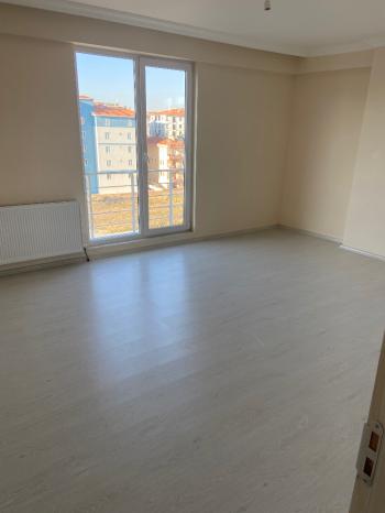 GÜVENAY - ÇORUM BUHARAEVLER OSMANCIK CADDESİ ÜZERİ 3+1 KİRALIK DAİRE 