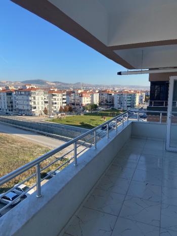 GÜVENAY - ÇORUM BUHARAEVLER OSMANCIK CADDESİ ÜZERİ 3+1 KİRALIK DAİRE 