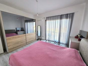 KKTC Girne Merkezde Muhteşem Deniz ve Dağ Manzaralı Türk Malı Satılık 2+1 Daire