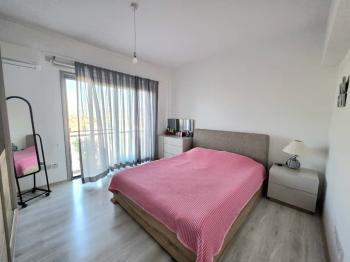 KKTC Girne Merkezde Muhteşem Deniz ve Dağ Manzaralı Türk Malı Satılık 2+1 Daire