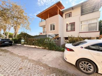 ALYANS'TAN HAVUZLU SİTE İÇİ TERASLI DENİZ MANZARALI 4+1 VİLLA