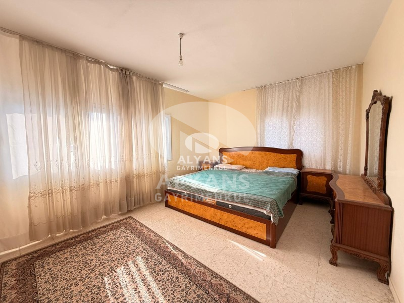 ALYANS'TAN HAVUZLU SİTE İÇİ TERASLI DENİZ MANZARALI 4+1 VİLLA