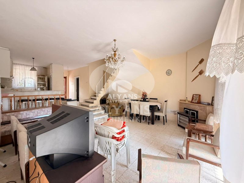 ALYANS'TAN HAVUZLU SİTE İÇİ TERASLI DENİZ MANZARALI 4+1 VİLLA