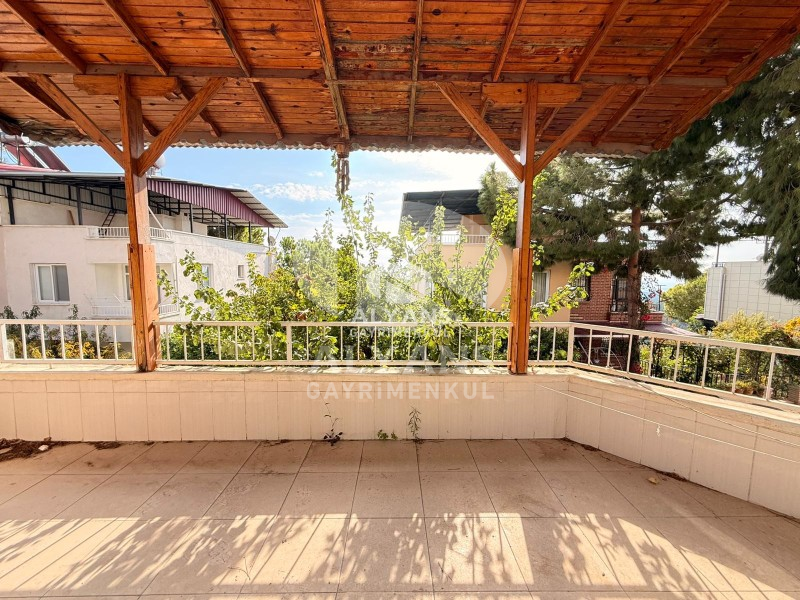 ALYANS'TAN HAVUZLU SİTE İÇİ TERASLI DENİZ MANZARALI 4+1 VİLLA