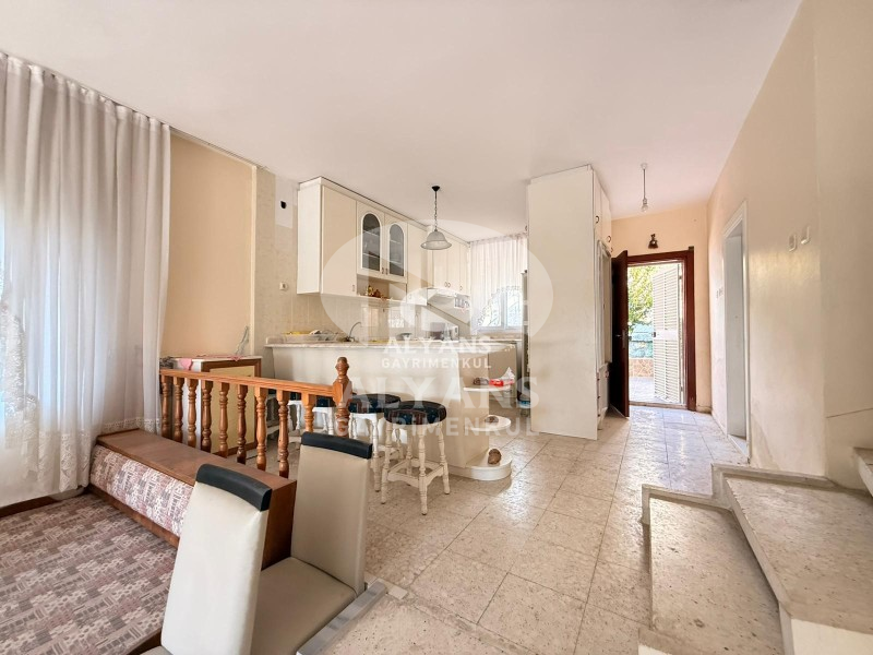 ALYANS'TAN HAVUZLU SİTE İÇİ TERASLI DENİZ MANZARALI 4+1 VİLLA