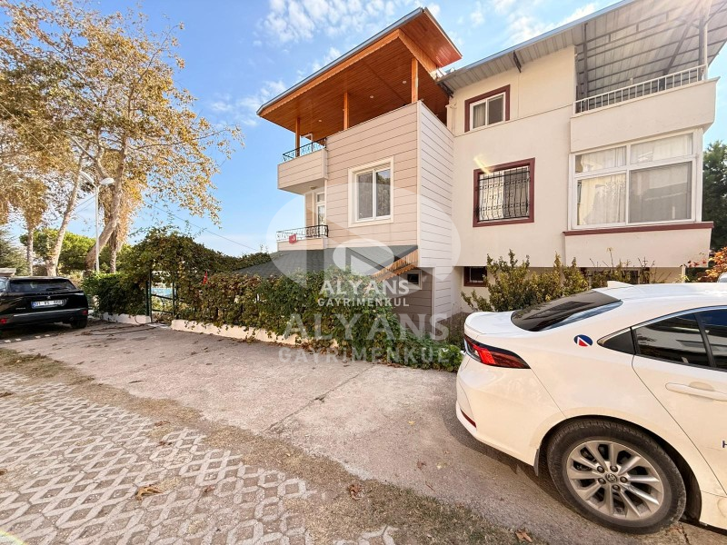 ALYANS'TAN HAVUZLU SİTE İÇİ TERASLI DENİZ MANZARALI 4+1 VİLLA