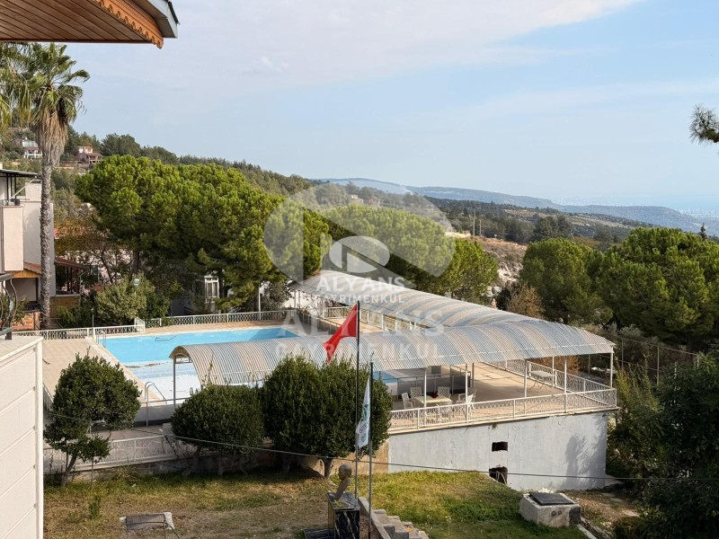 ALYANS'TAN HAVUZLU SİTE İÇİ TERASLI DENİZ MANZARALI 4+1 VİLLA