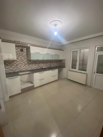 GÜVENAY - ÇORUM ULUKAVAK MAH. CUMHURİYET ORTAOKULU YANI  2+1 KİRALIK DAİRE