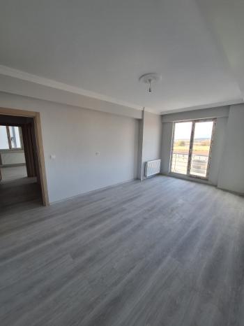 GÜVENAY - ÇORUM ULUKAVAK ÖMER KÖMÜRCÜ OKULU CİVARI 3+1 SIFIR SATILIK DAİRE